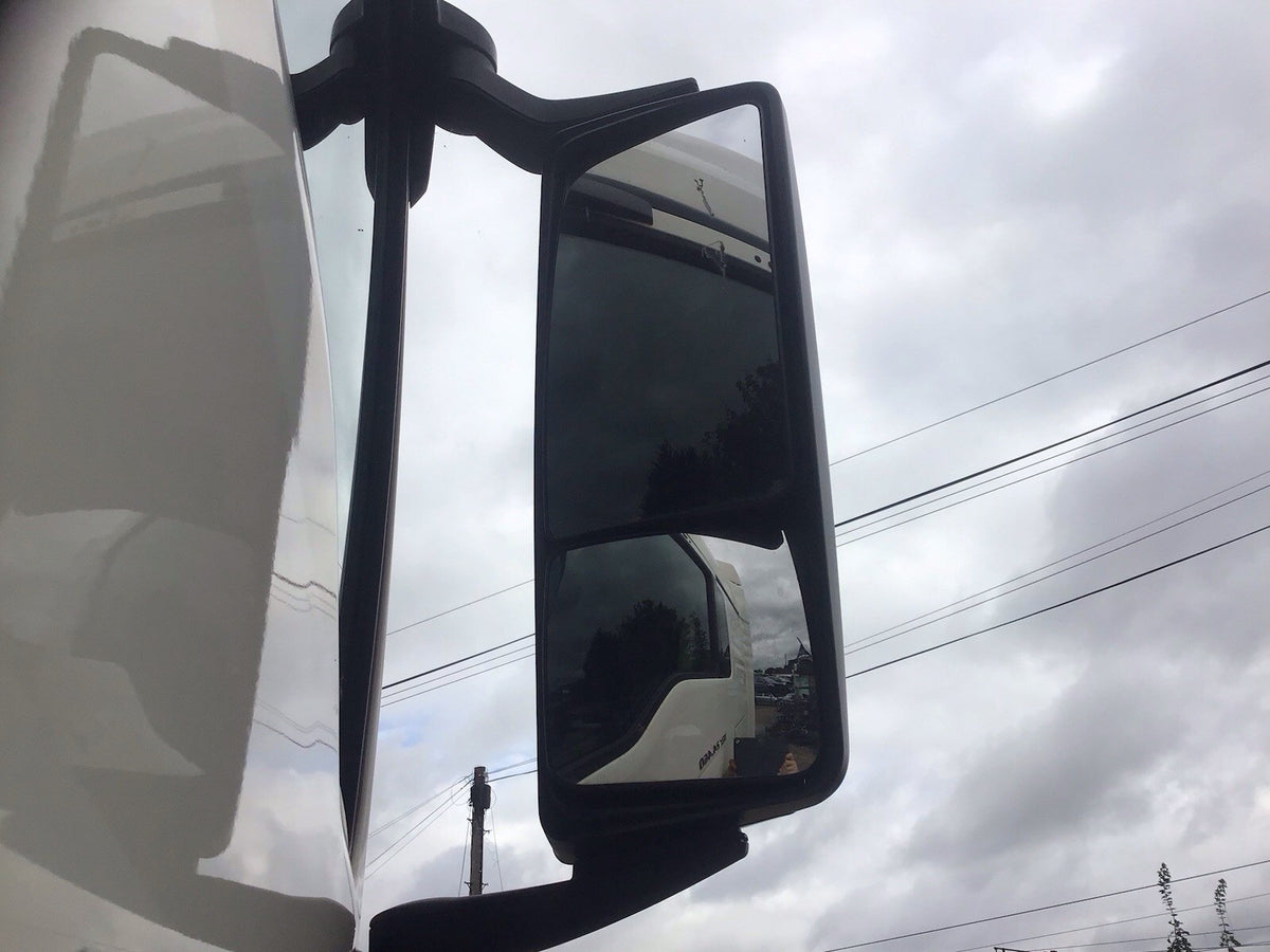 MAN TGX 24.460 DRIVER SIDE O/S DOOR MIRROR 2016 20198