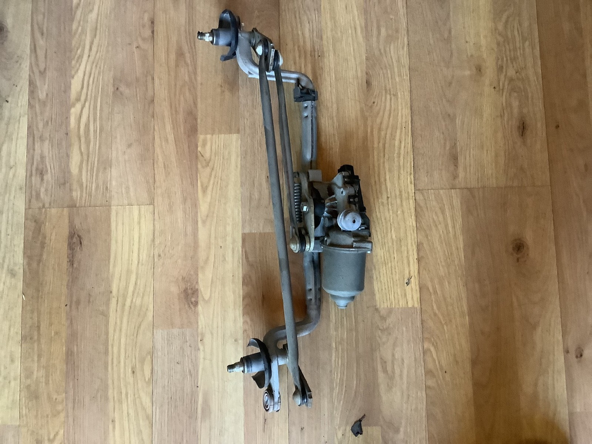 TOYOTA VERSO WIPER MOTOR AND LINKAGE 85110 0F040 2013 20184