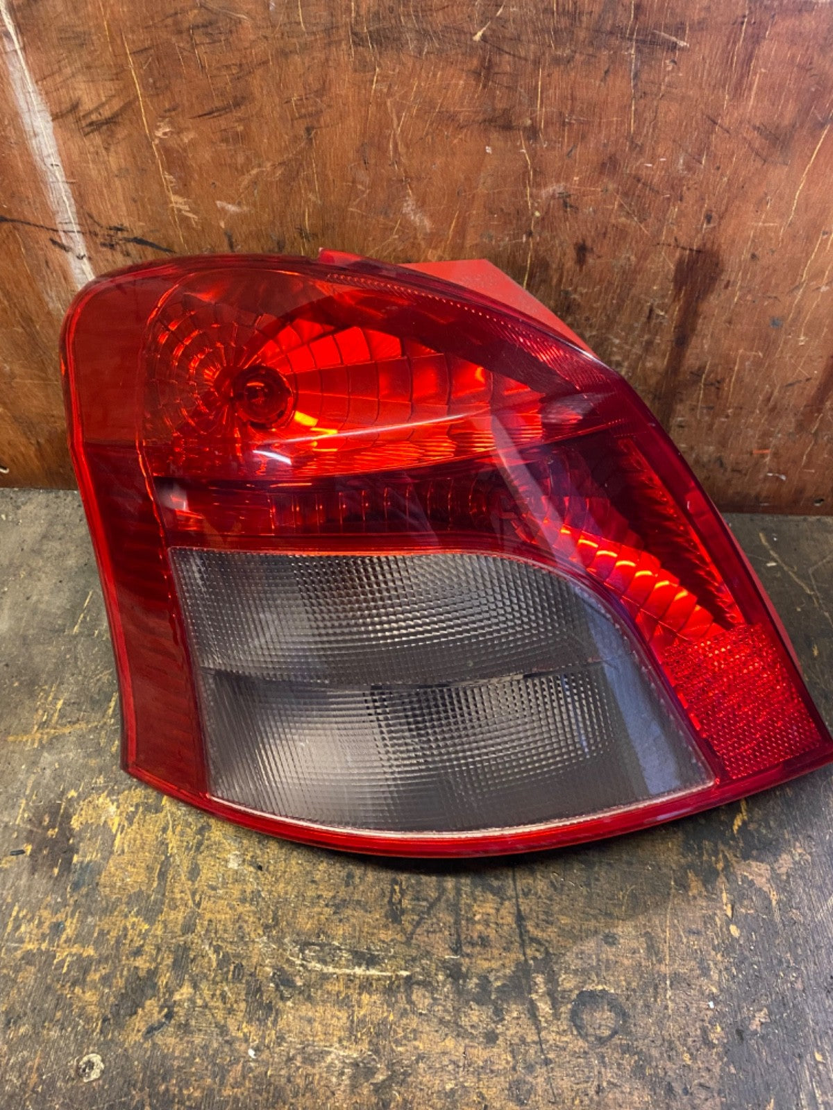 TOYOTA YARIS MK2 PASSENGER'S SIDE N/S REAR LIGHT 2006 20110