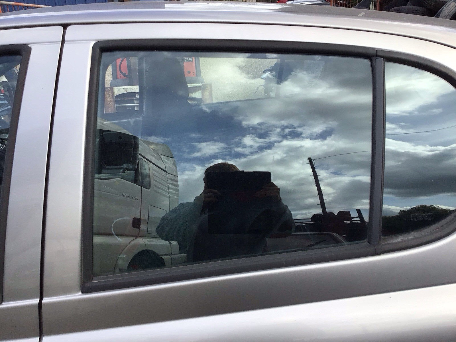 TOYOTA YARIS MK1 PASSENGERS SIDE REAR DOOR WINDOW GLASS 5 DOOR 1999 20051