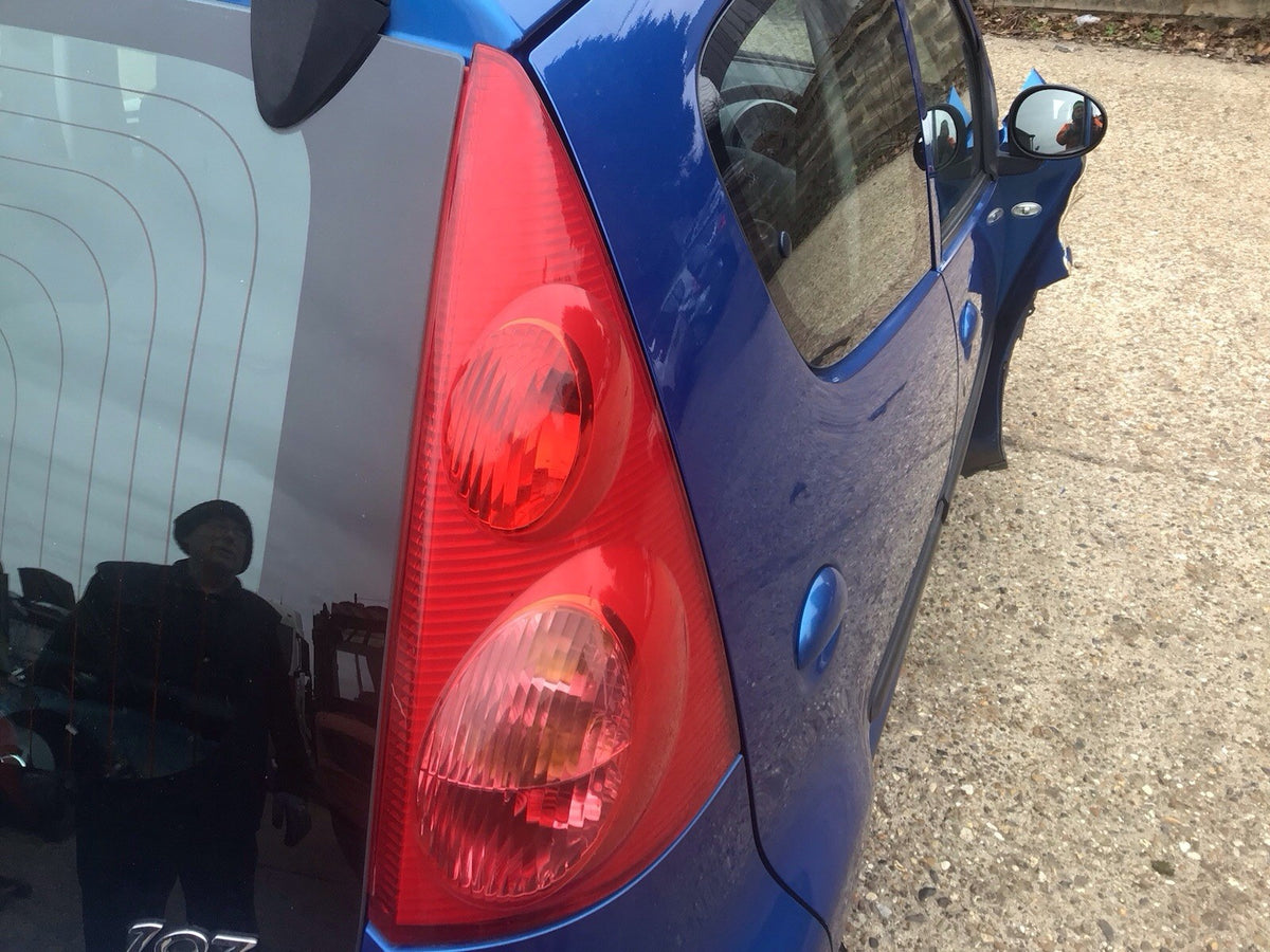 PEUGEOT 107 DRIVER'S SIDE O/S REAR LIGHT 2005 20123