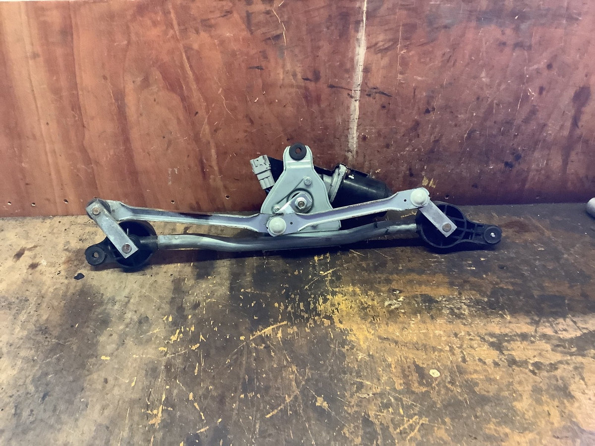 SUZUKI SPLASH FRONT WIPER MOTOR AND LINKAGE 38100 51K01 2008 20144