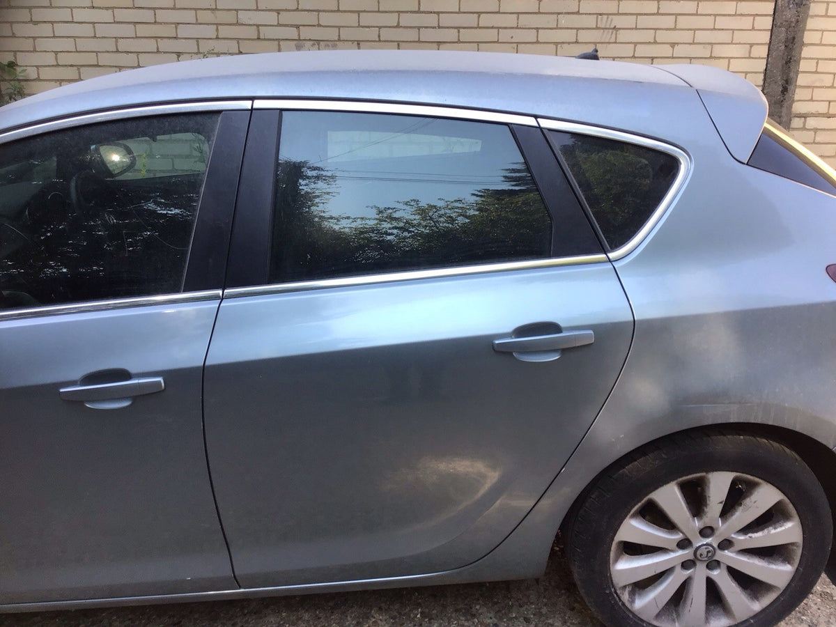VAUXHALL ASTRA J PASSENGER'S SIDE N/S REAR  DOOR SILVER LAKE ZGEV 2009 20150