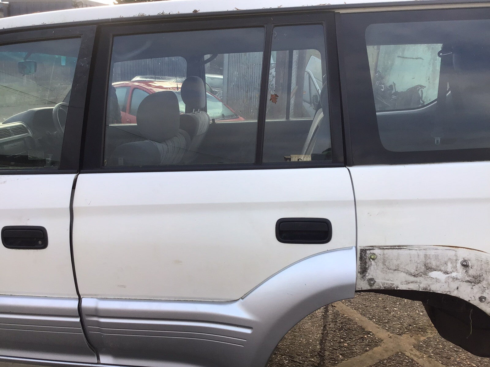 TOYOTA LANDCRUISER COLORADO PASSENGER SIDE N/S REAR DOOR WHITE 1996 20020
