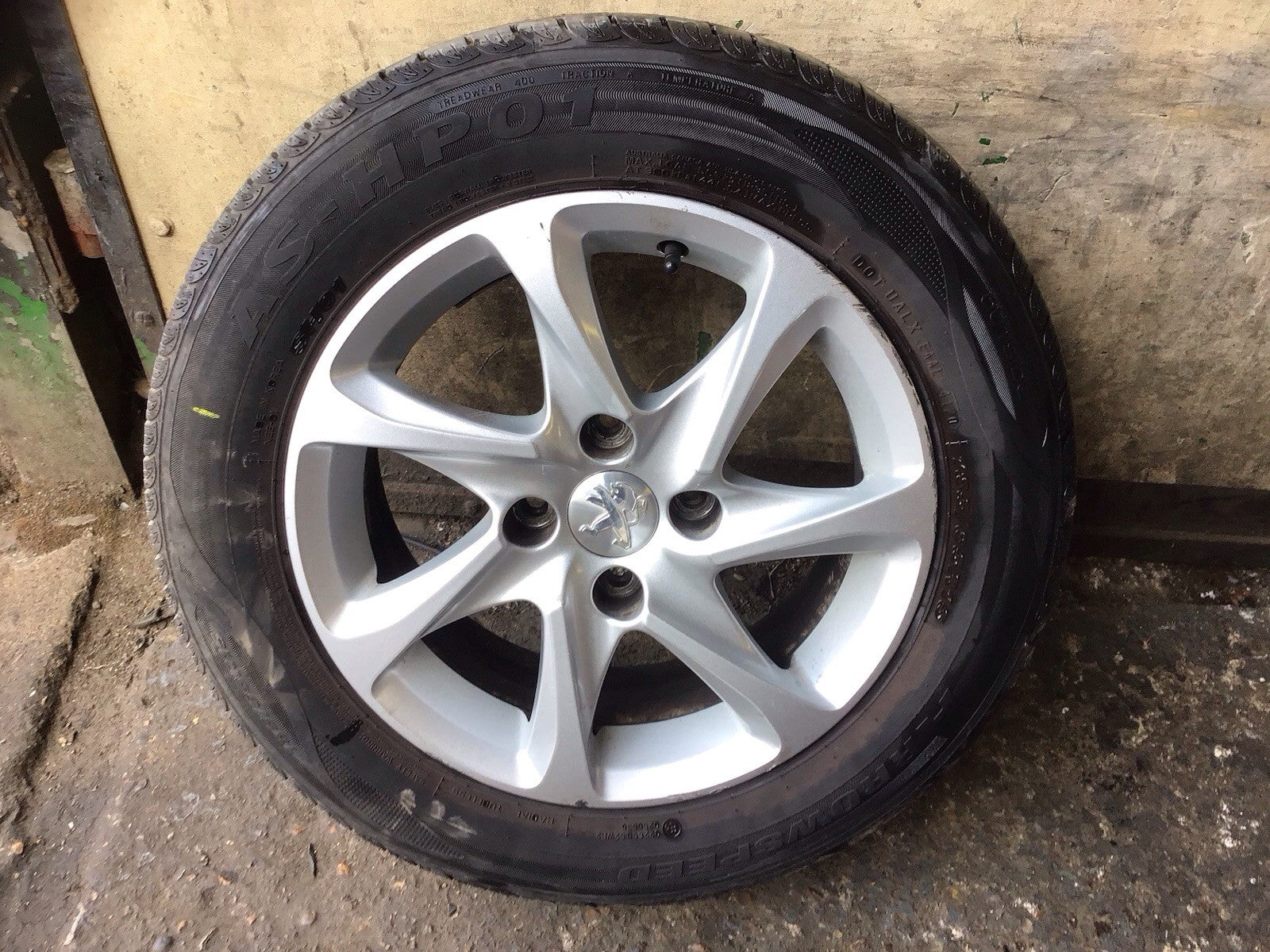 PEUGEOT 208 MK1 ALLOY WHEEL 15'' TYRE 185X65X15 9673773577 2012 20191