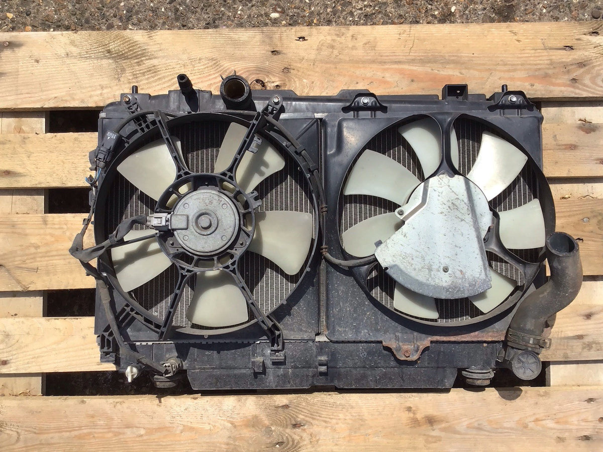 TOYOTA RAV4 D4D DIESEL MANUAL RADIATOR FAN COWLING 2002 20066