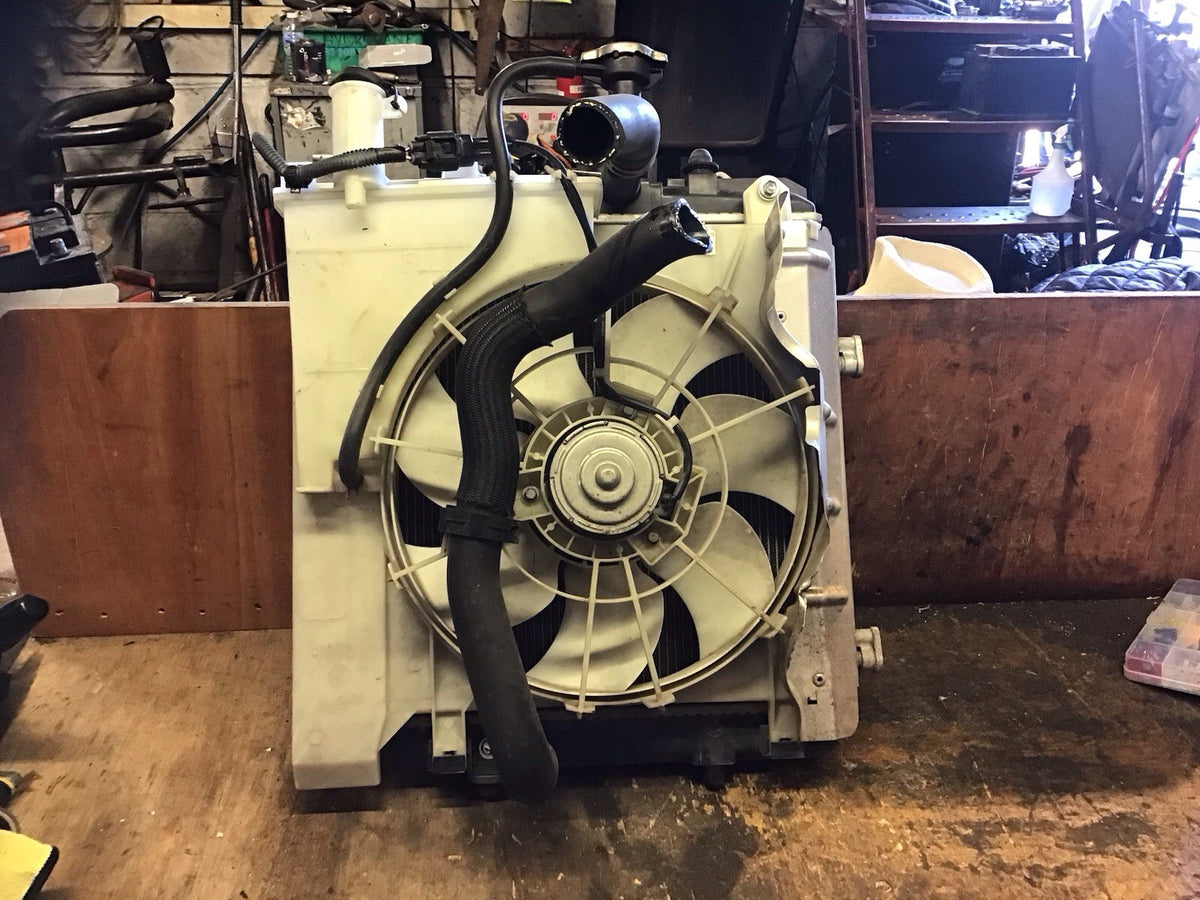 TOYOTA AYGO 1.0 MK2 PETROL RADIATOR FAN COWLING  16360 0Q021 A 2014 20183