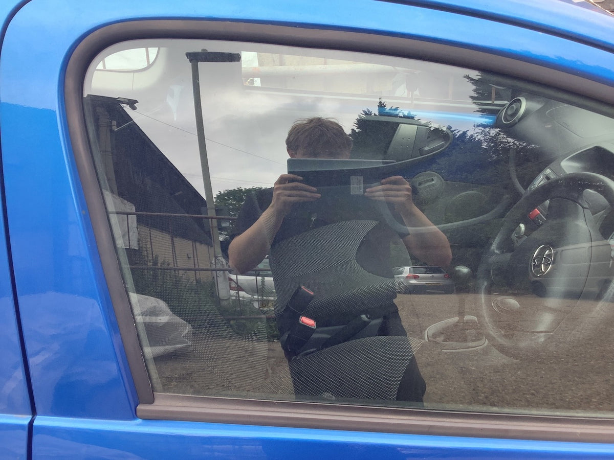 TOYOTA AYGO DRIVER'S O/S SIDE WINDOW GLASS DOOR WINDOW 3 DOOR 2005 20143