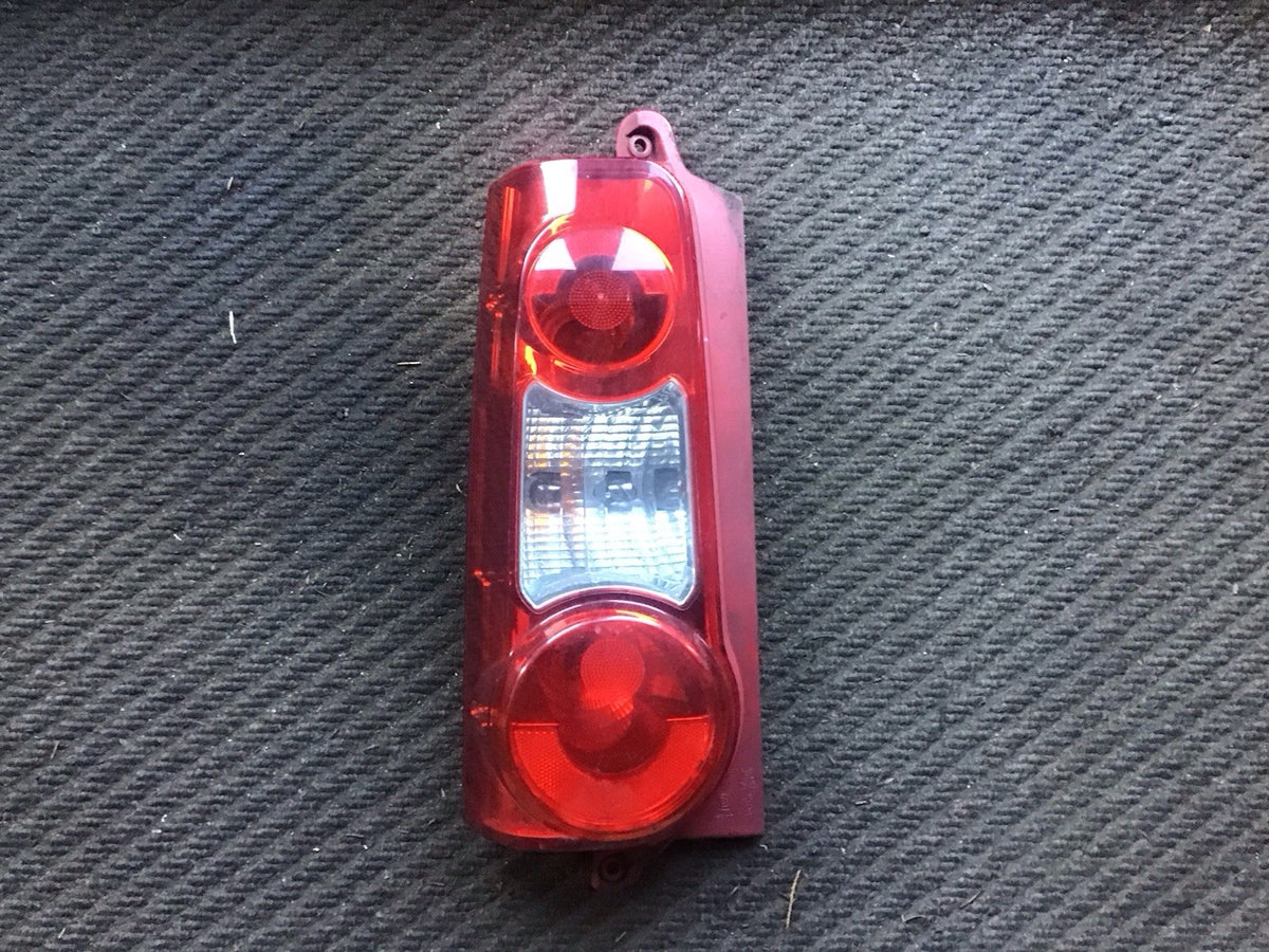 PEUGEOT PARTNER MK2 PASSENGER'S SIDE N/S REAR LIGHT 9680608080 2009 20152