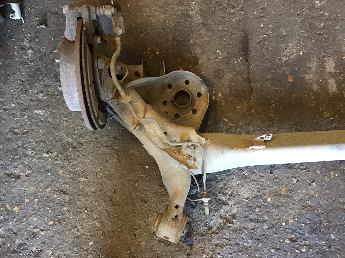 TOYOTA VERSO MK2 REAR AXLE BEAM DISC ABS 2013 20184