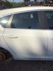 VAUXHALL ASTRA J DRIVER'S SIDE O/S REAR DOOR SUMMIT WHITE Z40R 2010 20144