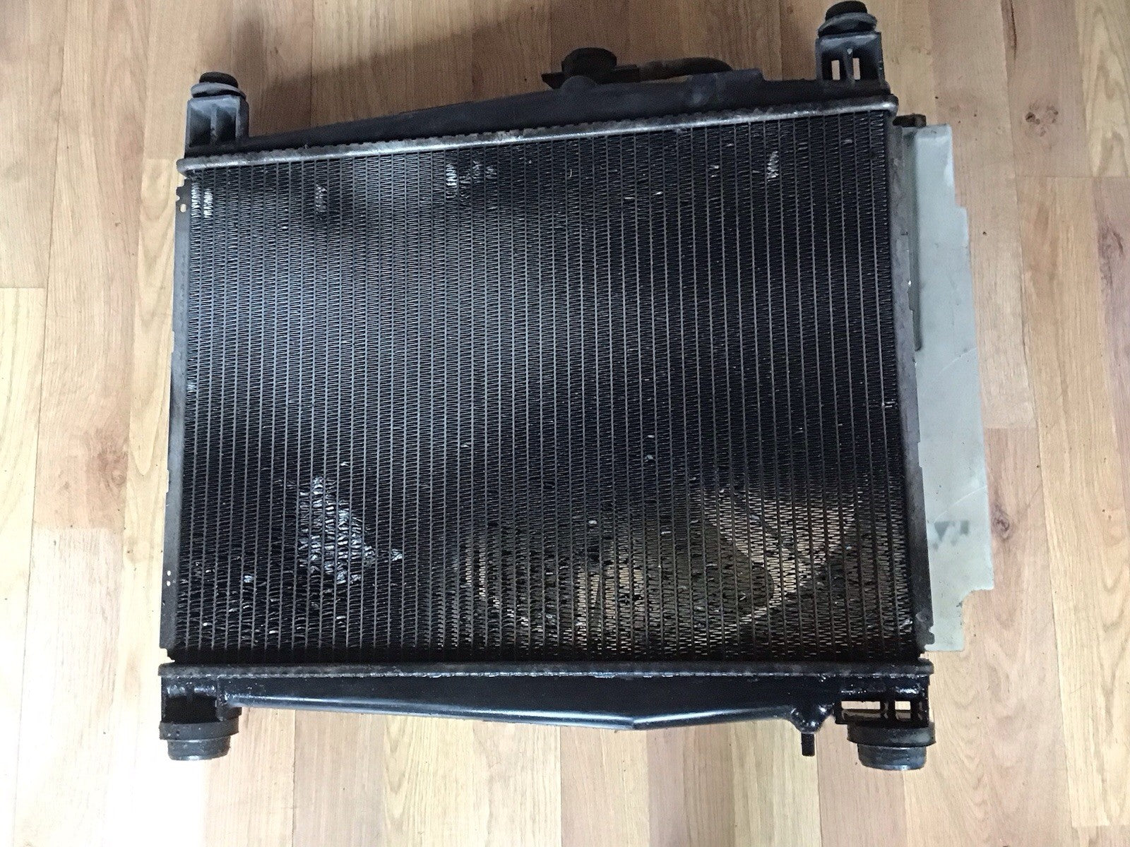 TOYOTA YARIS MK3 1.3 PETROL COMPLETE RADIATOR FAN COOLING 2001 20061