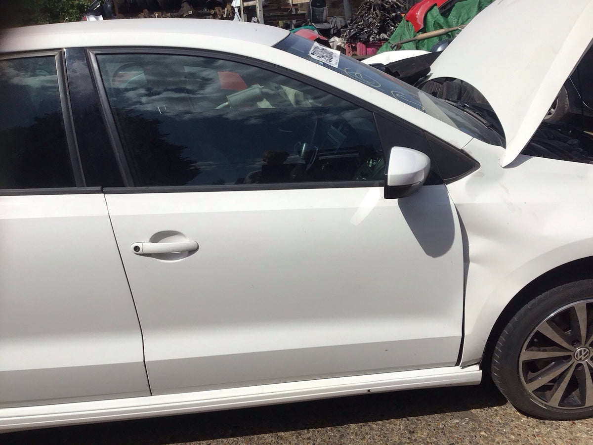 VOLKSWAGEN POLO 6R DRIVER'S SIDE O/S FRONT DOOR CANDY WHITE LB9A 2009 20174