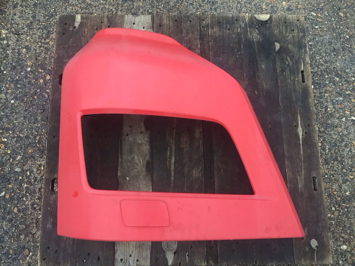 MAN TGX BUMPER CORNER RIGHT HEADLIGHT SURROUND 81.41610 6750 RED 2015 20205