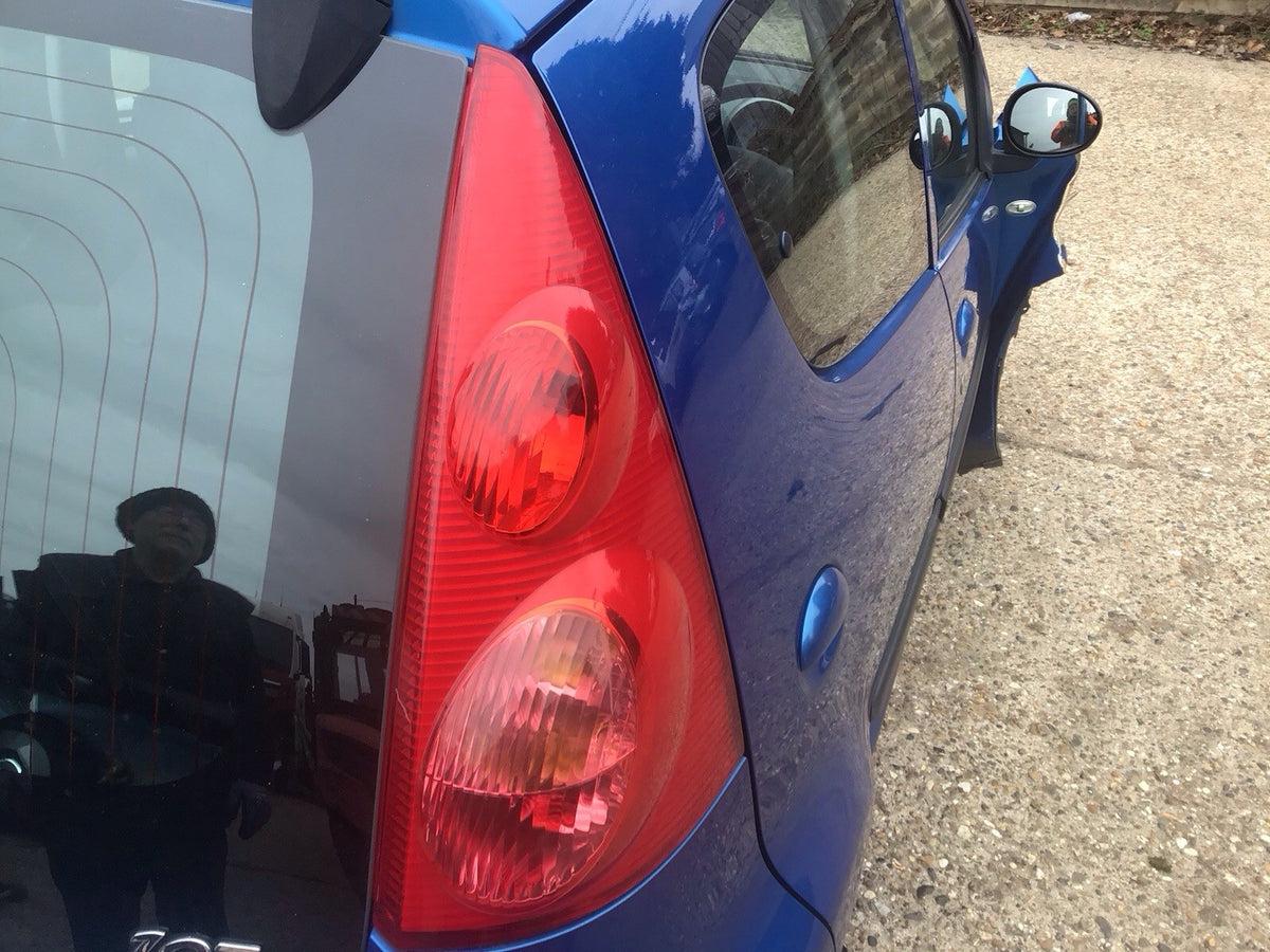 PEUGEOT 107 DRIVER'S SIDE O/S REAR LIGHT 2005 20124