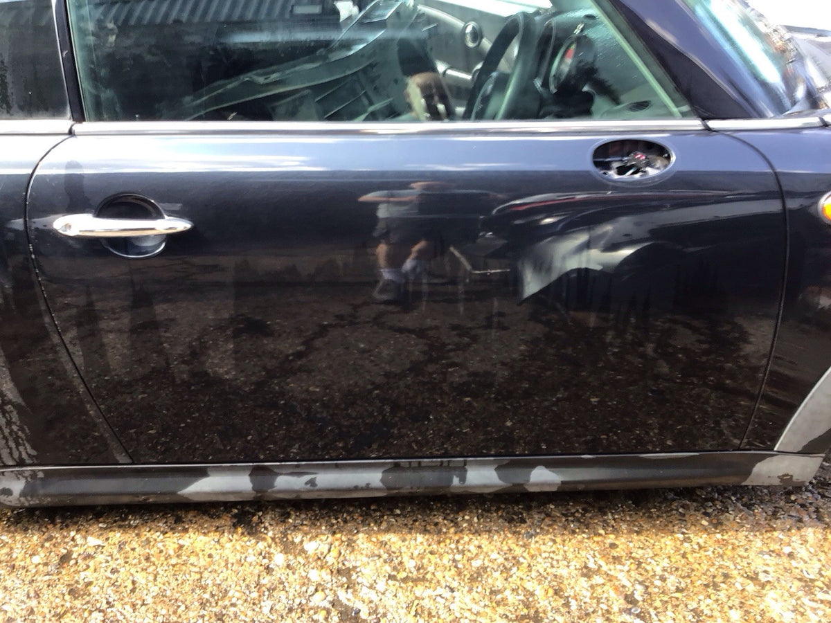 BMW MINI R56 DRIVER'S SIDE DOOR  ASTRO BLACK METALLIC PAINT CODE A25 2006-20123