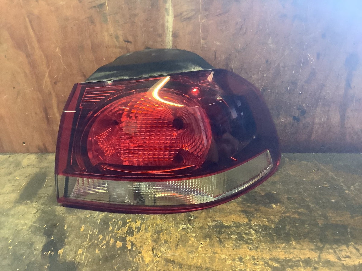 VOLKSWAGEN GOLF MK6 DRIVER'S SIDE O/S OUTER REAR LIGHT TINTED 2009 20121