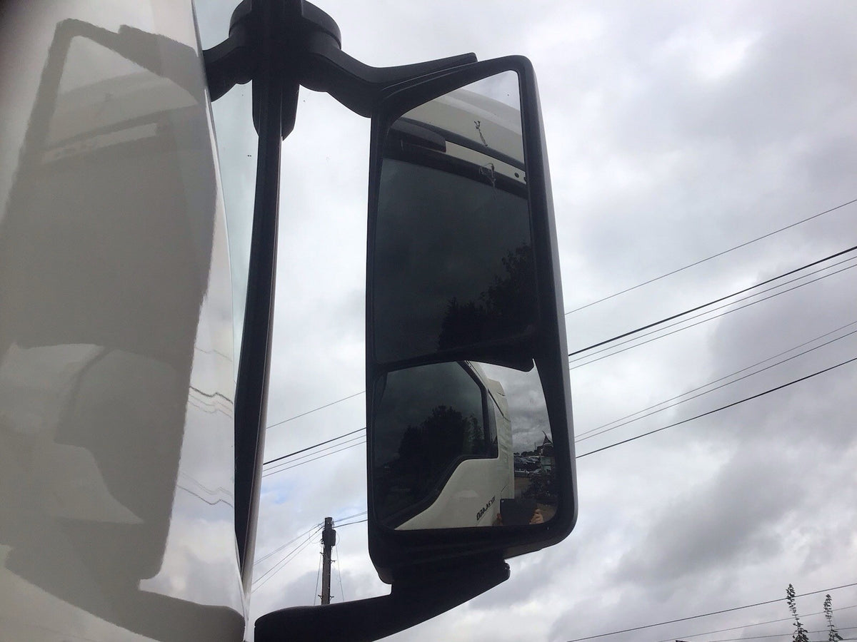 MAN TGX 24.460 DRIVER SIDE O/S DOOR MIRROR 2016 20197