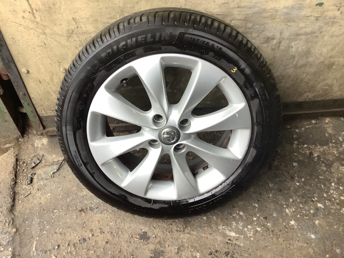 VAUXHALL CORSA D ALLOY WHEEL 16'' AND TYRE 195X55X16 13374019 2006 20140
