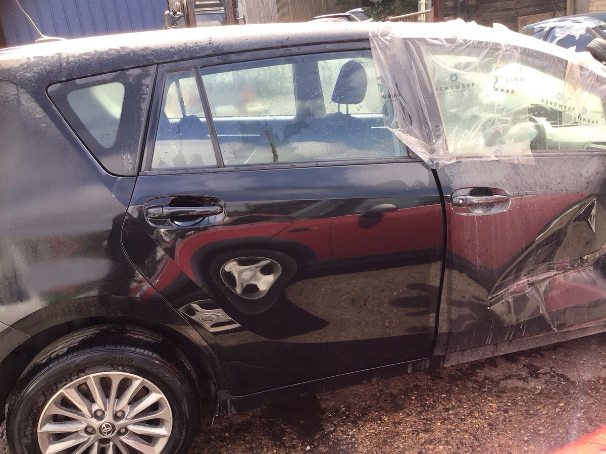 TOYOTA VERSO DRIVER'S SIDE O/S REAR DOOR ECLIPSE BLACK CODE 209 2013 20180