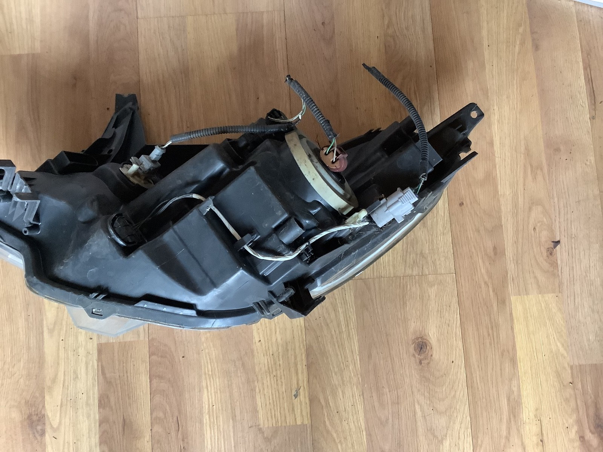 PEUGEOT 108 DRIVER'S SIDE HEADLIGHT 81110 0H160 DAMAGED 2015 20219