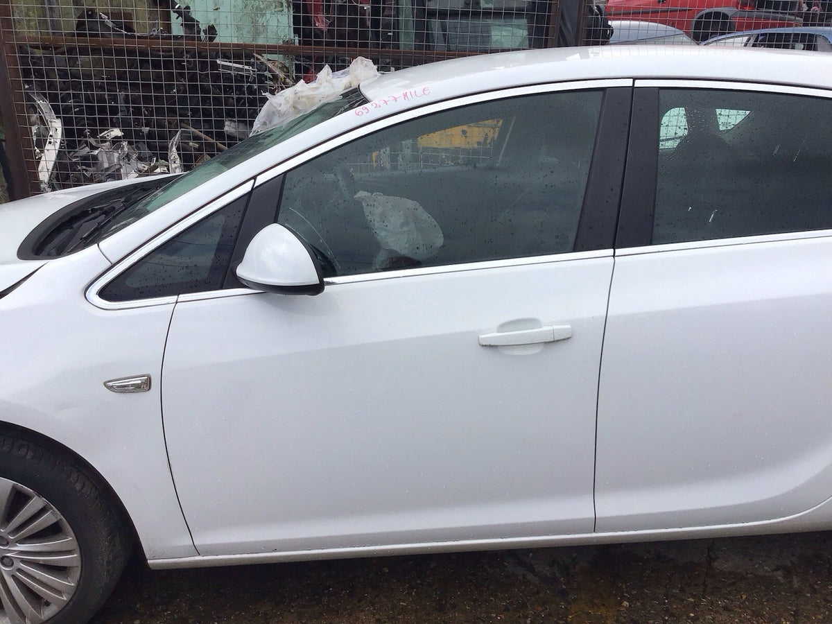 VAUXHALL ASTRA J PASSENGER'S SIDE N/S FRONT DOOR SUMMIT WHITE Z40R 2010 20141
