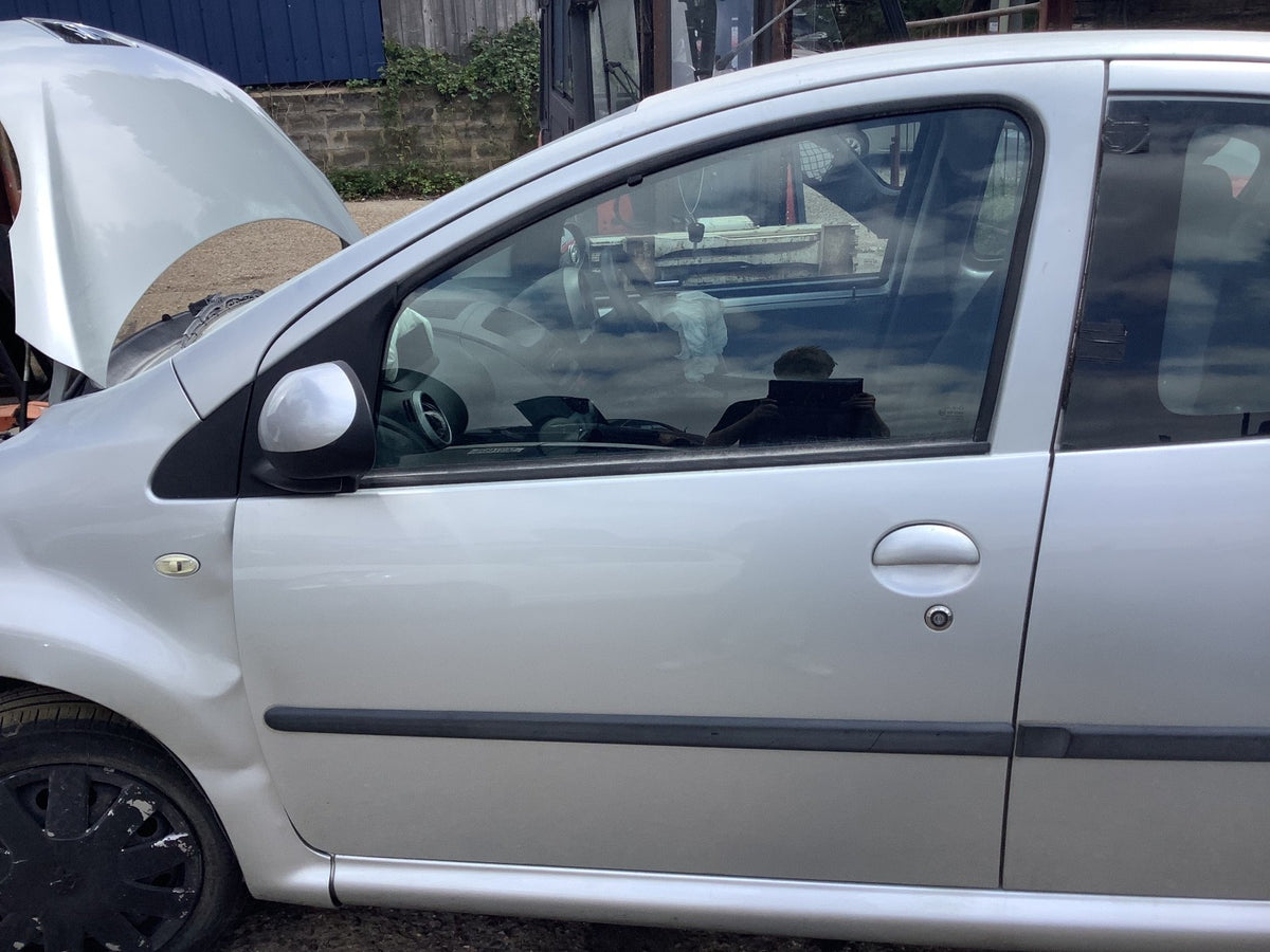PEUGEOT 107 PASSENGERS SIDE N/S DOOR GRIS GALLIUM PAINT CODE KTB 2005 20145