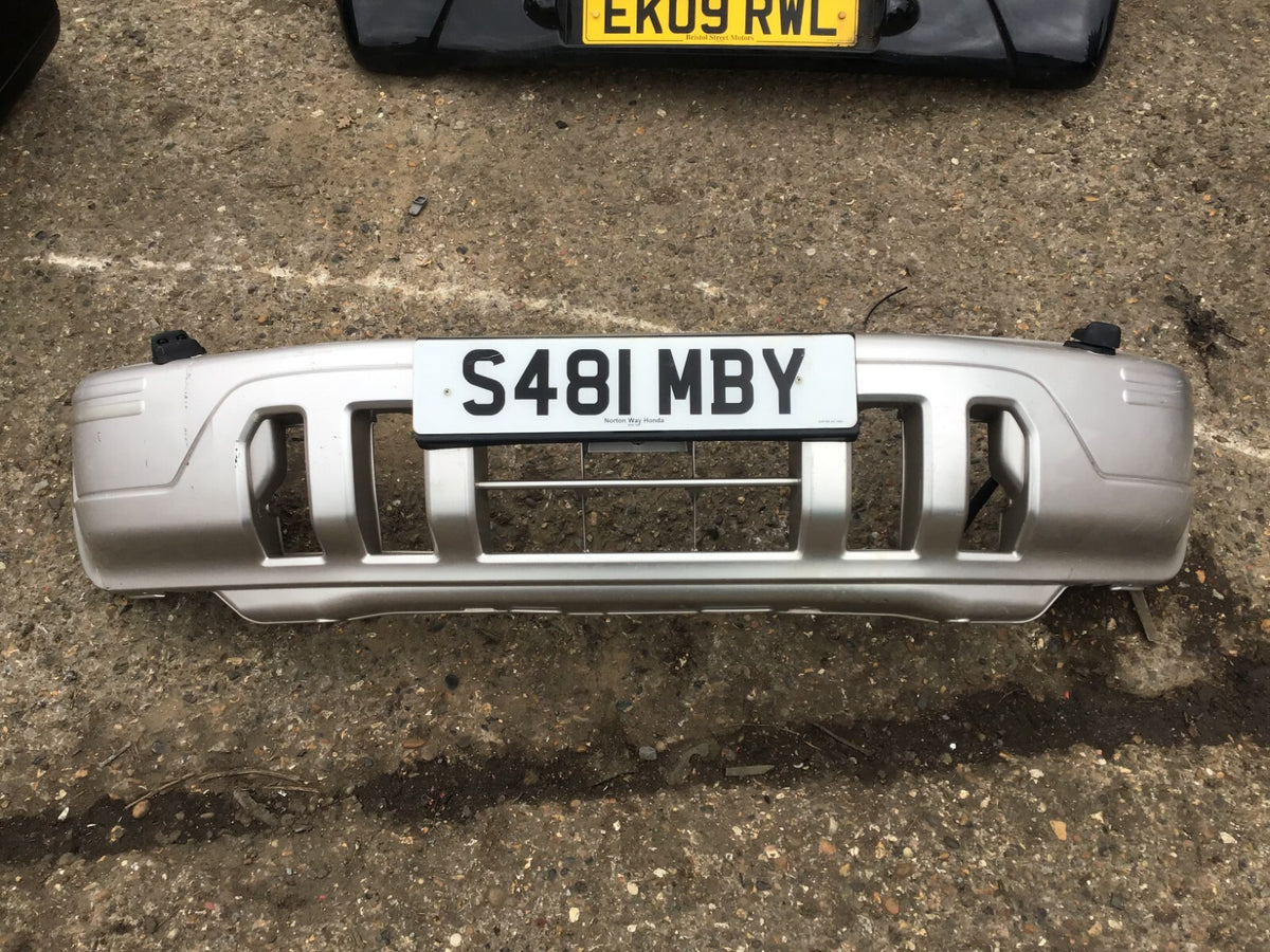 HONDA CR V MK1 FRONT BUMPER IN SILVER 1995 20011