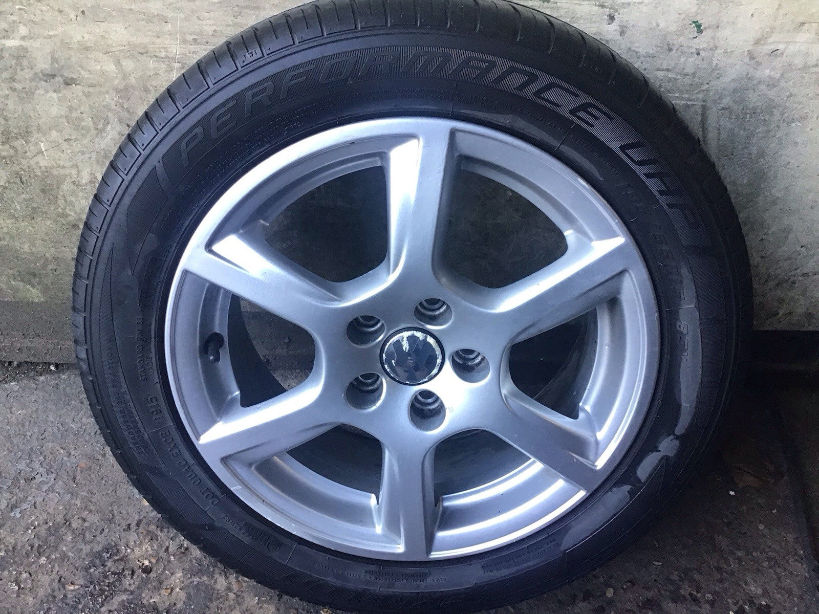 VOLKSWAGEN POLO 6R  ALLOY WHEEL 15" 6R0601025M  TYRE 195X55X15 2009 20170