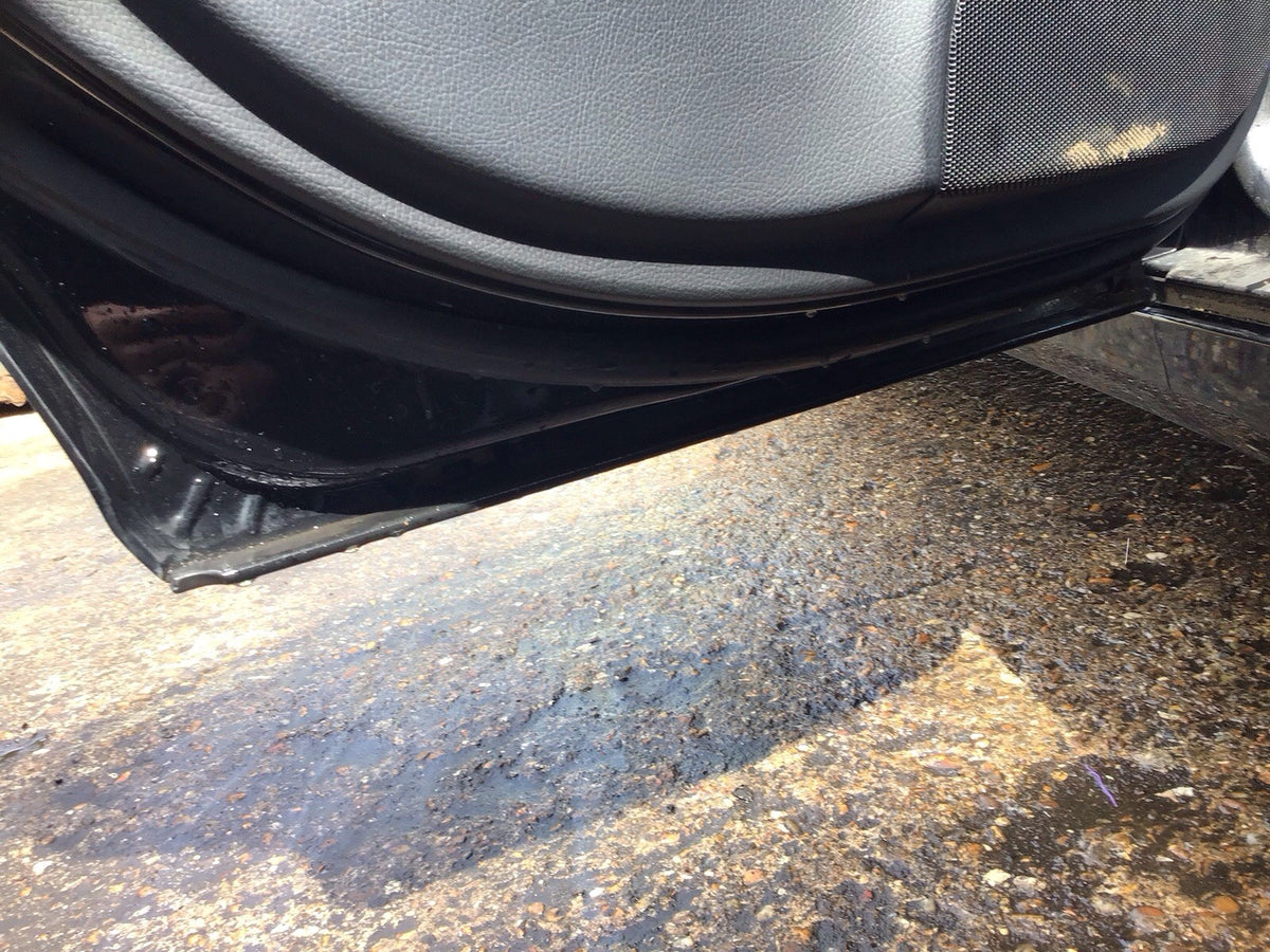 MERCEDES C CLASS W203 PASSENGER'S SIDE REAR DOOR OBSIDIAN BLACK 197 2001 20075