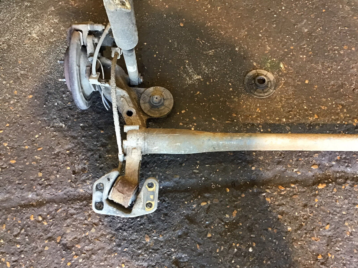 VAUXALL ASTRA J 1.6 PETROL REAR AXLE DISC BRAKES WITH ABS 2010 20154
