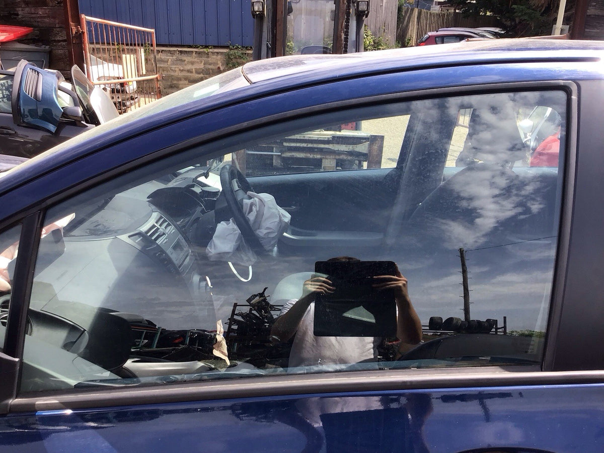 TOYOTA YARIS MK2 PASSENGERS SIDE FRONT DOOR WINDOW GLASS 5 DOOR 2005 20115