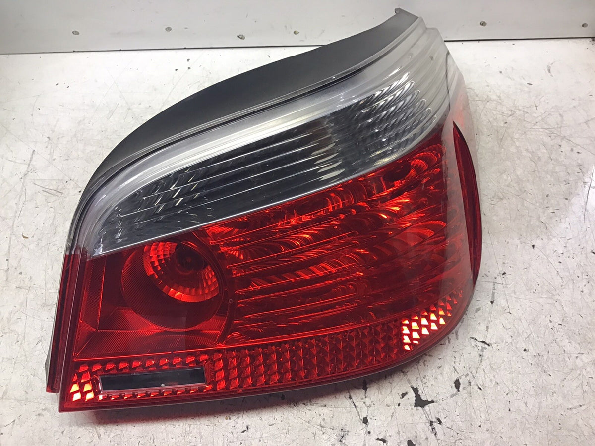 BMW 5 SERIES E60 DRIVERS SIDE O/S REAR LIGHT CLUSTER LAMP 2003 20070
