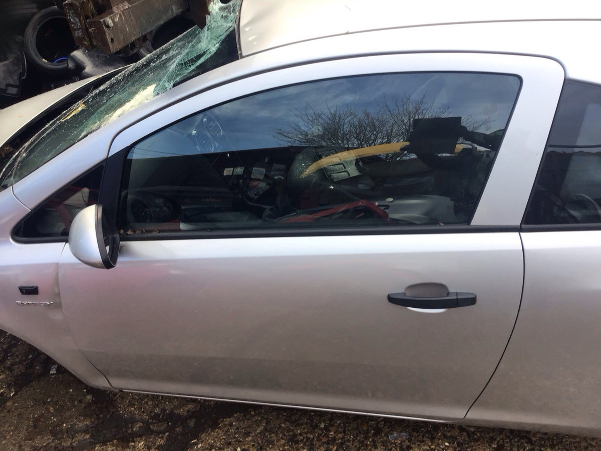 VAUXHALL CORSA D PASSENGERS SIDE N/S DOOR SILVER MATELLIC Z157 3 DOOR 2006 20144