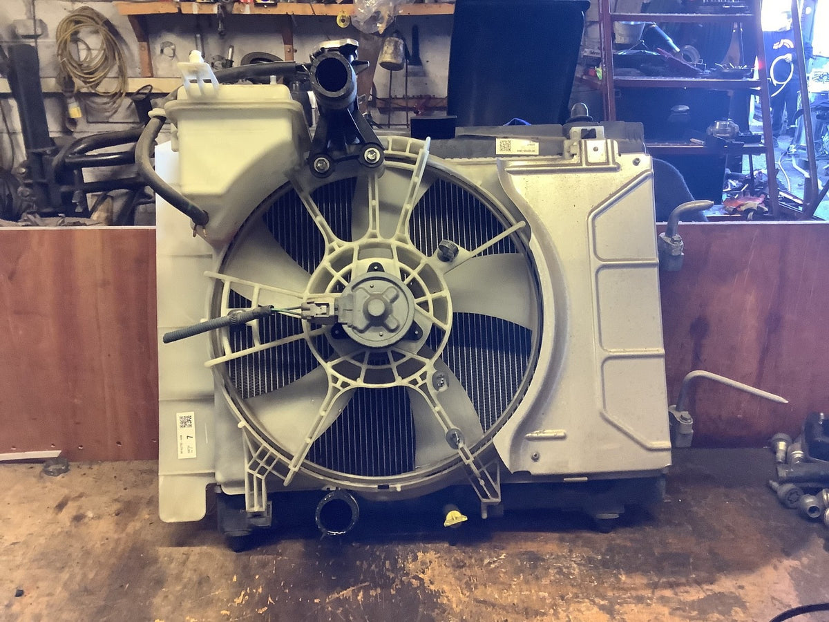 TOYOTA YARIS MK2 1.0 PETROL RADIATOR FAN 2006 20101