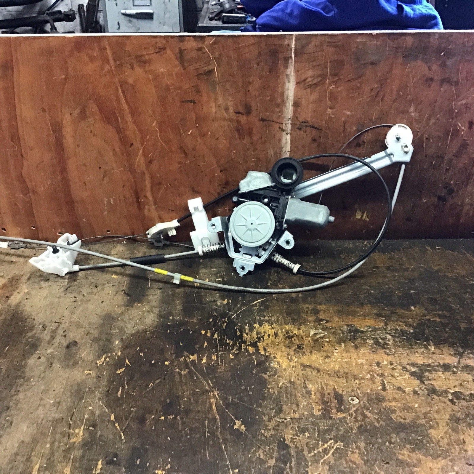 TOYOTA IQ DRIVERS FRONT WINDOW MOTOR AND REGULATOR 85710 74021 09 20141