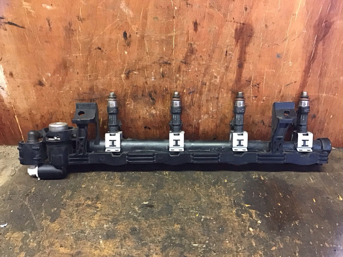 FORD FIESTA MK7 1.25 FUEL RAIL VP8A6U AA WITH INJECTORS 0280158207 2009 20178