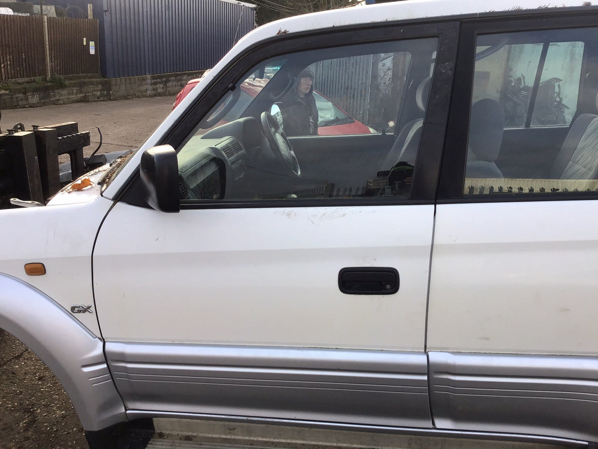 TOYOTA LANDCRUISER COLORADO PASSENGER SIDE N/S FRONT DOOR WHITE 1996 20022