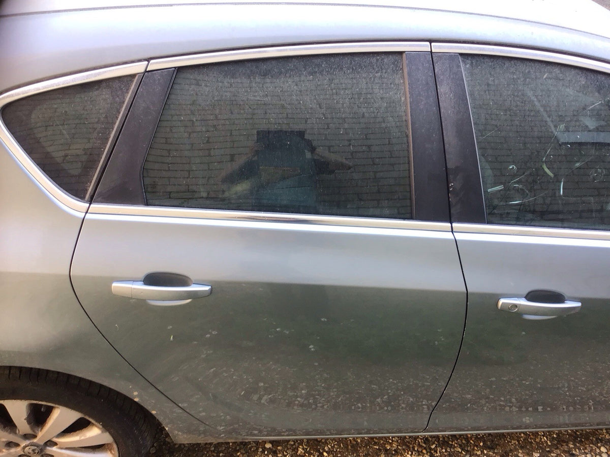 VAUXHALL ASTRA J DRIVER'S SIDE O/S REAR DOOR SILVER LAKE ZGEV 2009 20152
