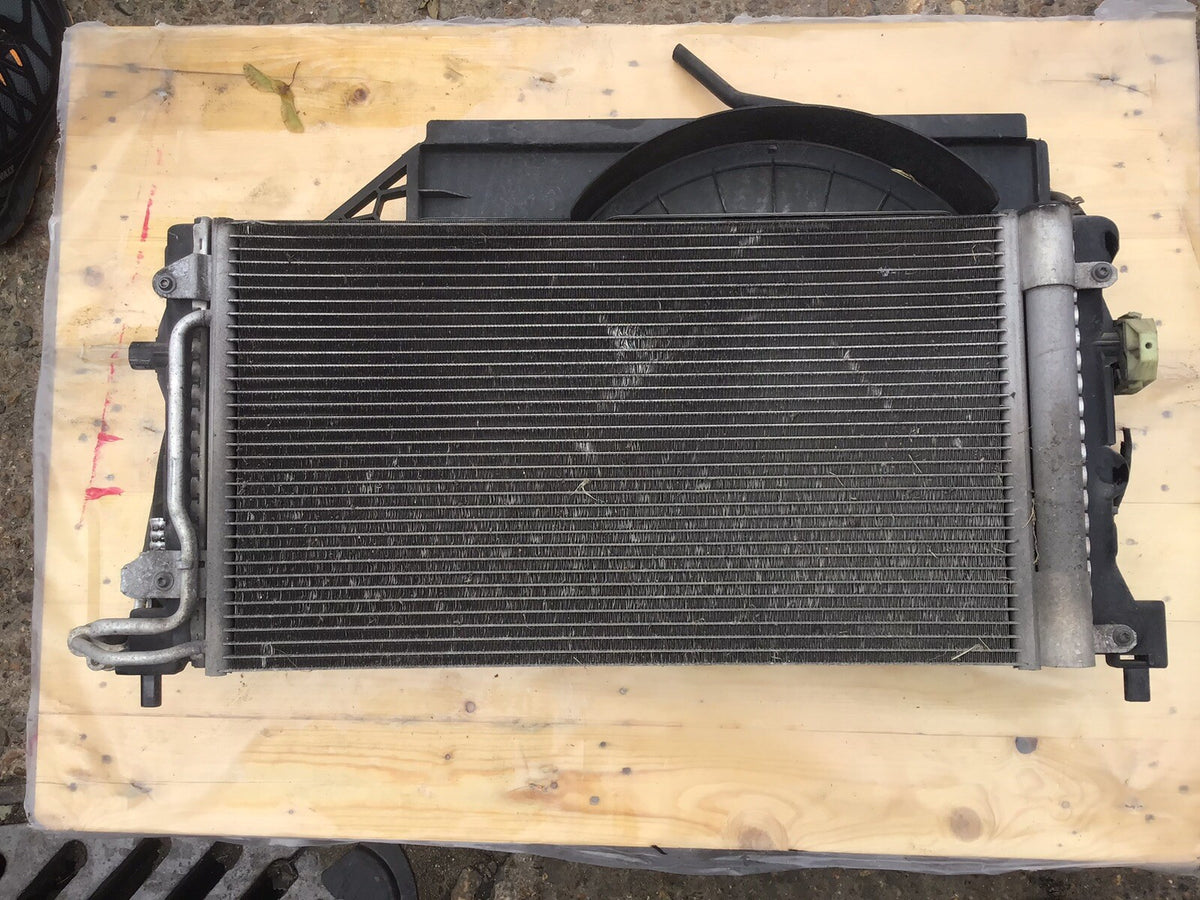 VOLKSWAGEN POLO 6R RADIATOR PACK RADIATOR FAN 6R0820411D 1.2 PETROL 2009 201511