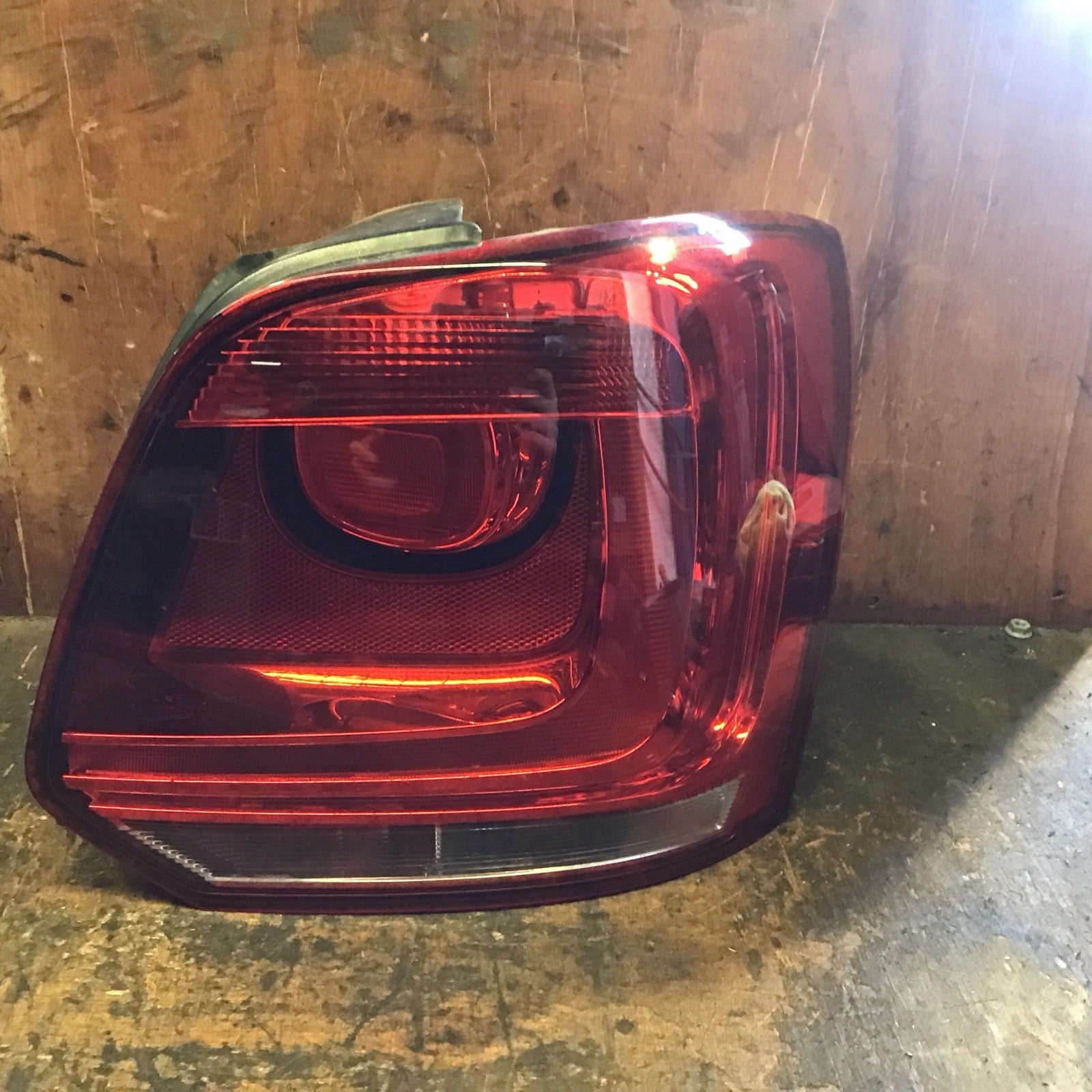 VOLKSWAGEN POLO 6R DRIVERS SIDE O/S REAR LIGHT 6R0945258H 2009 20120