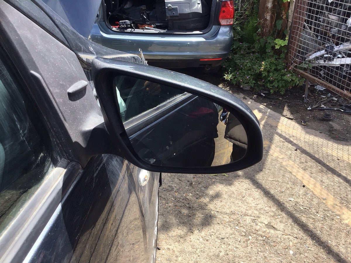 TOYOTA AYGO MK2 WING MIRROR DRIVERS  SIDE O/S DARK GREY MICA 1E0 2014 20212