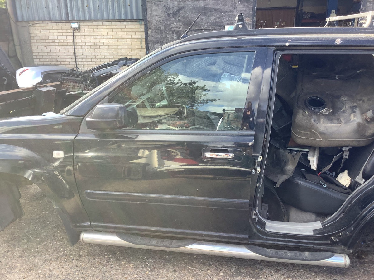 NISSAN X TRIAL MK1 PASSENGER'S SIDE N/S FRONT DOOR BLACK 20042