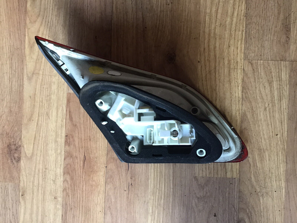 VAUXHALL ASTRA J DRIVER'S SIDE O/S INNER REAR LIGHT 5 DOOR 2009 20123