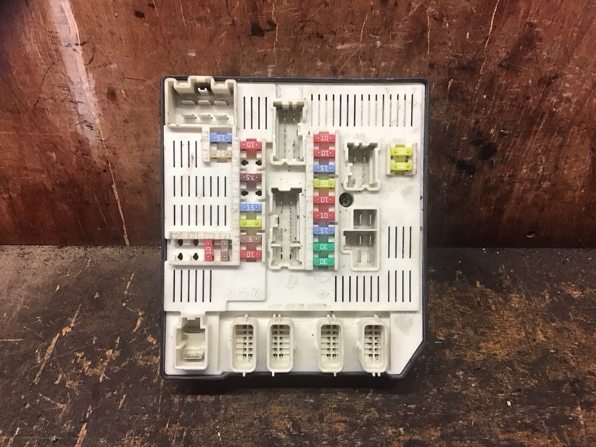 RENAULT LAGUNA  FUSE BOX  284B660522R 2003 20101