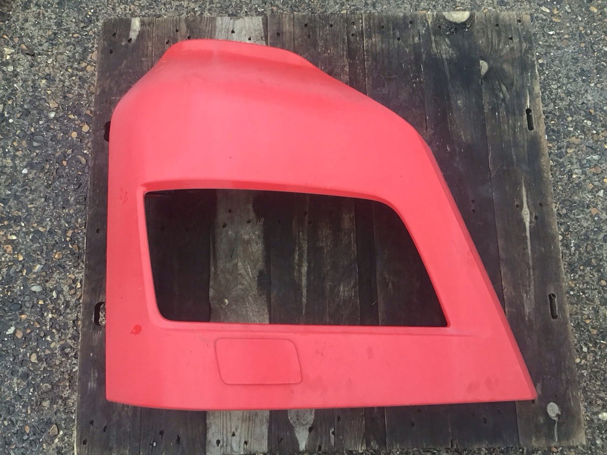 MAN TGX BUMPER CORNER RIGHT HEADLIGHT SURROUND 81.41610 6750 RED 2015 20200