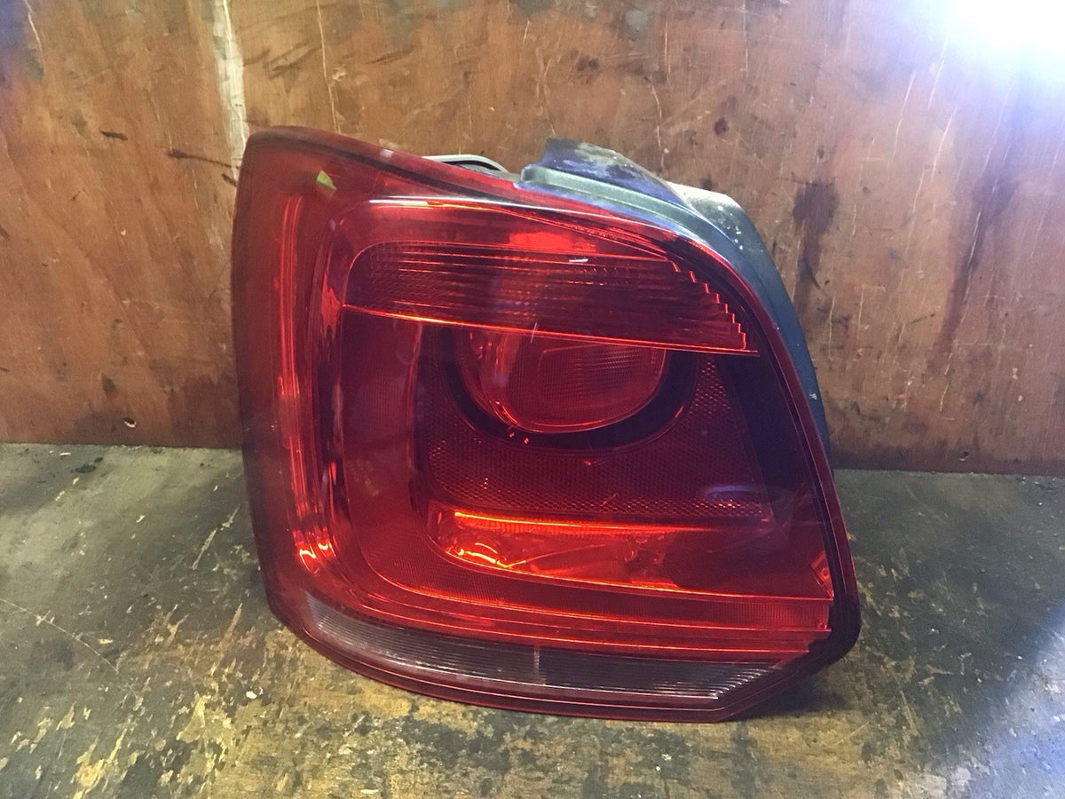 VOLKSWAGEN POLO 6R PASSENGERS SIDE N/S REAR LIGHT 6R0945257B 2009 20123