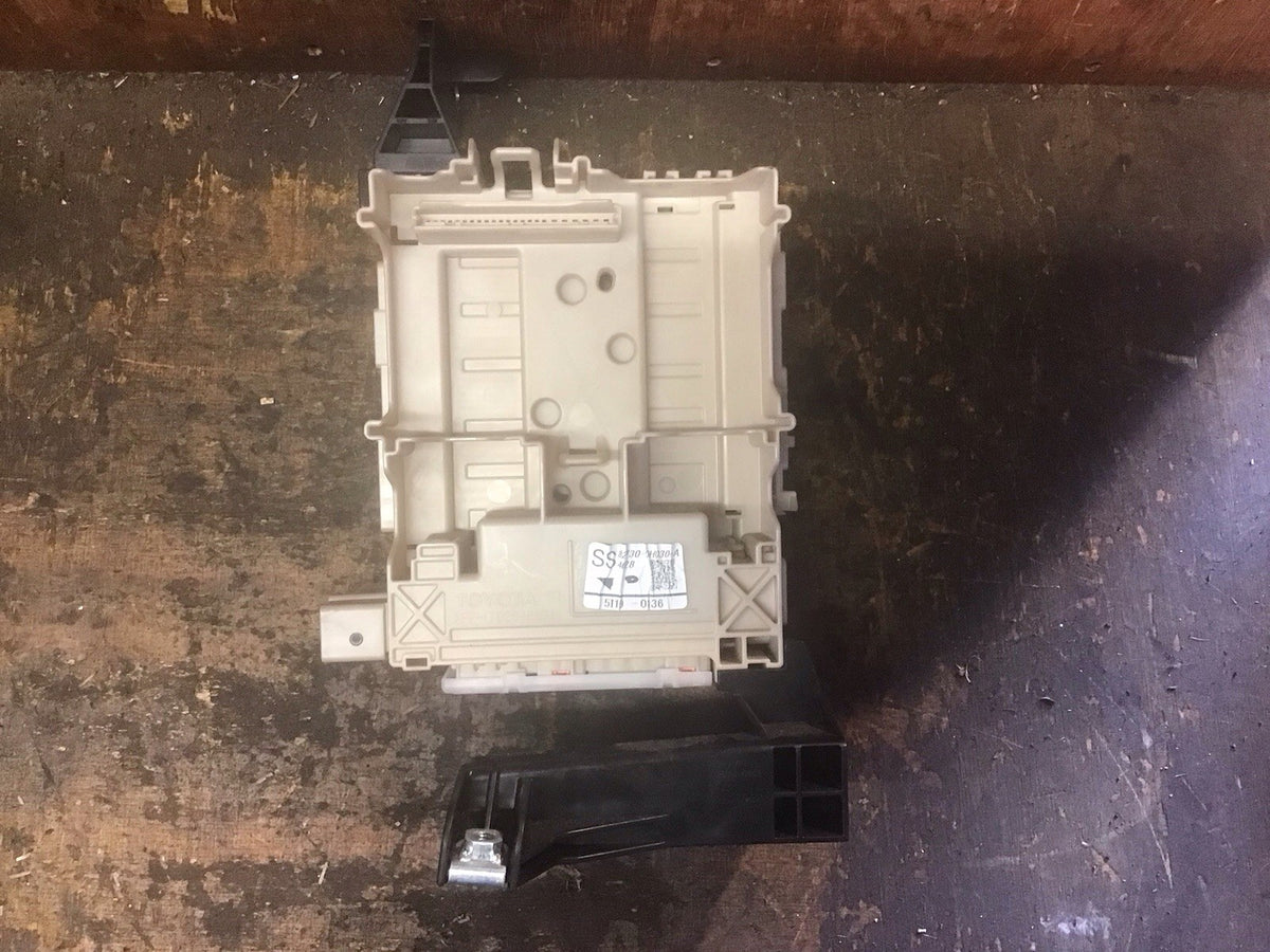 TOYOTA AYGO PEUGEOT 108 CITROEN C1 FUSE BOX BCM 82730 0H030 A 2015 20226