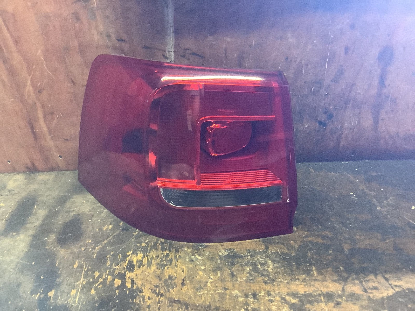 VOLKSWAGEN SHARAN 7N PASSENGERS  SIDE N/S REAR LIGHT 7N0945095E 2010 20160