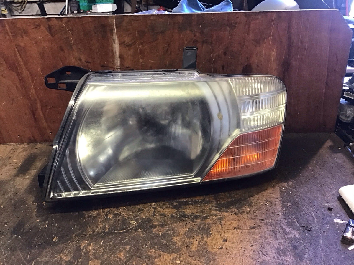 MITSUBISHI SHOGUN MK3 PASSENGERS SIDE N/S HEADLIGHT  2000 20060